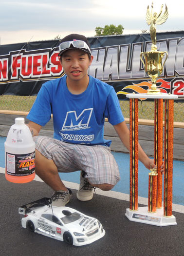 JJ with his trophy from the 2012 Byron World Challenge